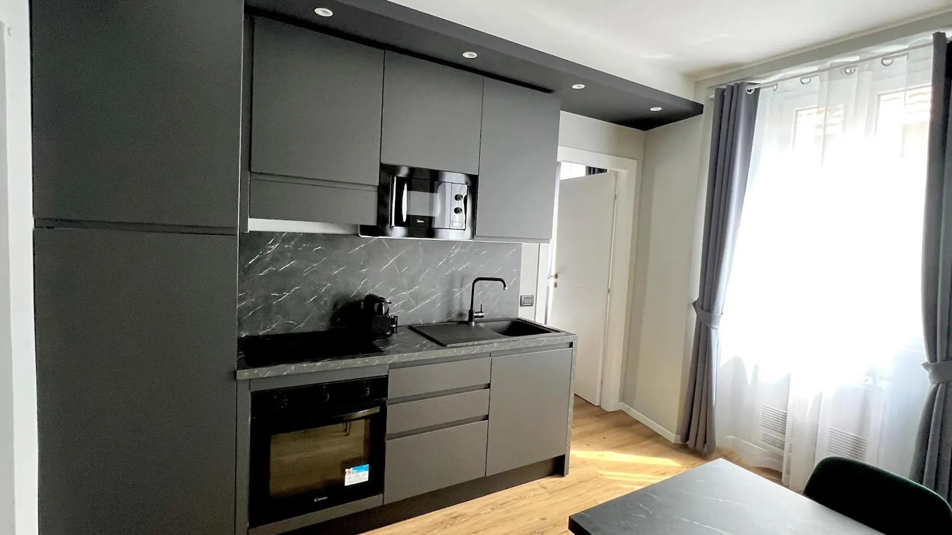 Prestige Duomo Apartment - Lake Como